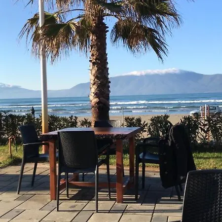 Casa Fronte Mare Apartment