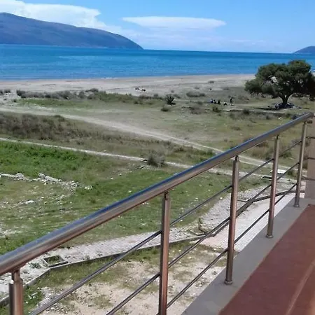 Casa Fronte Mare Apartment *